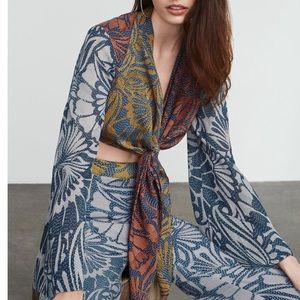 BCBGMaxAzria Exotic Summer Top NWT $19 Firm